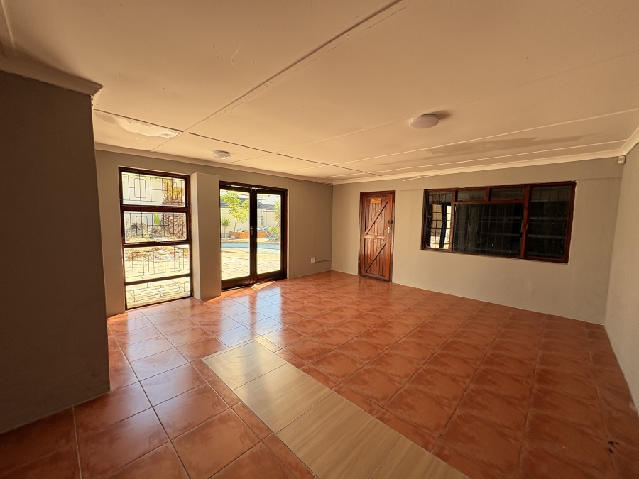 To Let 4 Bedroom Property for Rent in Kirstenhof Western Cape